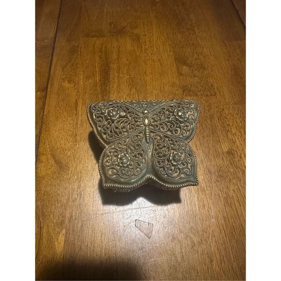 Vintage Butterfly Filligree Metal Music Box Plays Melody of Love Hinged 3.25” - Picture 4 of 13